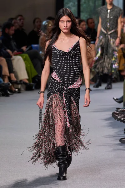 Look 24